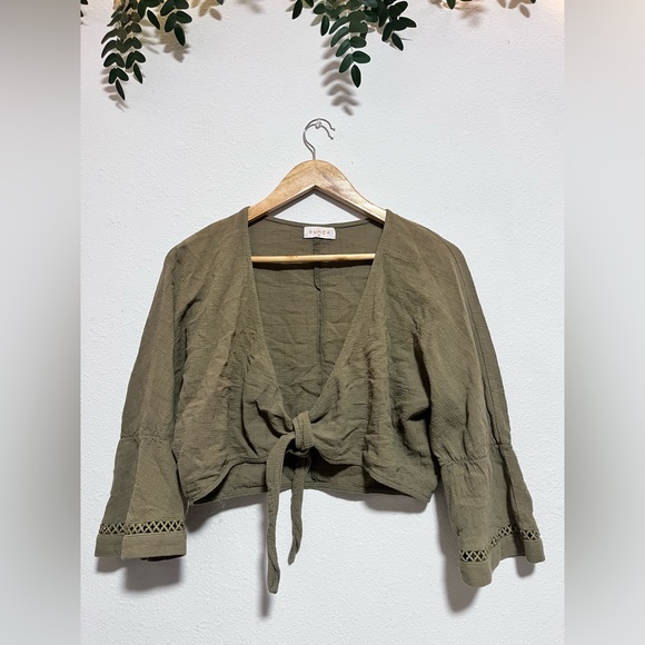 Cropped tie top - Picture 1 of 2